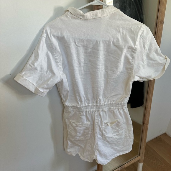 Skies are blue White Short Sleeve Romper - Picture 4 of 4